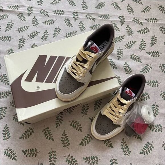 Travis Scott x Jordan Air Jordan 1 - Picture 1 of 4